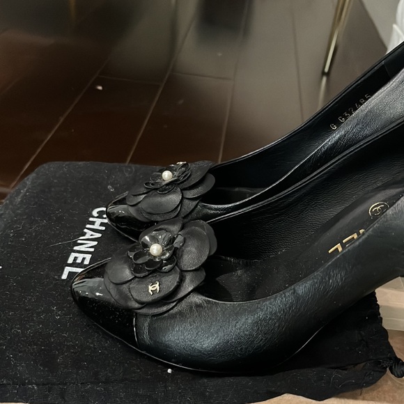 Lambskin Patent Calfskin Cap Toe Chanel Camelia Pumps 36 Black - Picture 4 of 6